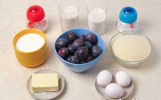 Манник со сливами на кефире