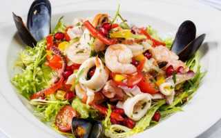 Очень вкусный салат с креветками и кальмарами, самые простые рецепты к празднику