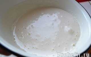 Бисквитный торт со сметанным кремом и бананами на кефире