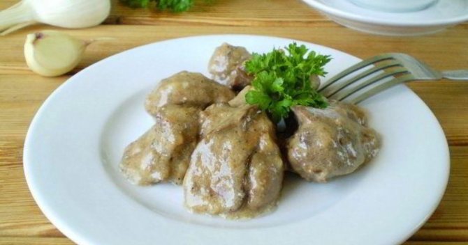 Индюшиная печень в сметане и с белыми грибами