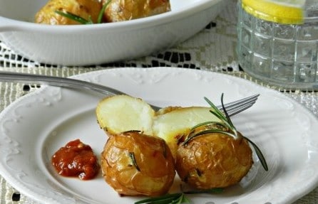 Картофель запеченный в духовке с розмарином – кулинарные рецепты