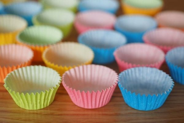 Кексы в бумажных формочках. Рецепты в духовке, микроволновке с начинкой, изюмом, вареньем