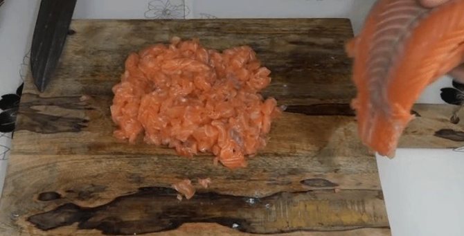 Режем филе кубиками