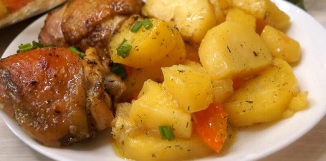 Самый вкусный рецепт курицы с картошкой в рукаве в духовке — проще не бывает