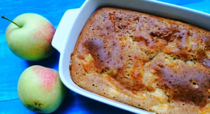 Заливной пирог с яблоками на кефире в духовке (пошаговый фото-рецепт)