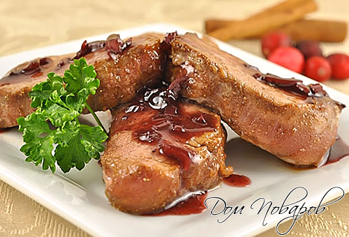 Телятина с соусом из ягод годжи