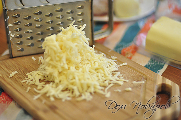 Сыр натертый на крупной терке