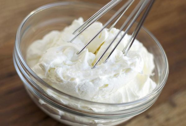 Украшаем и пропитываем бисквитный торт: простые рецепты