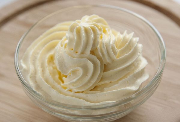 Украшаем и пропитываем бисквитный торт: простые рецепты