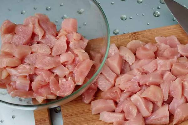 Куриная грудка кубиками