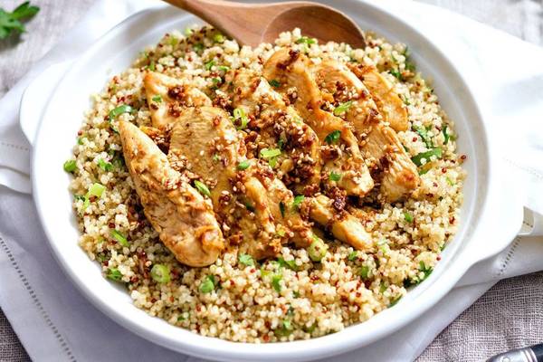 Гарнир из киноа с курицей
