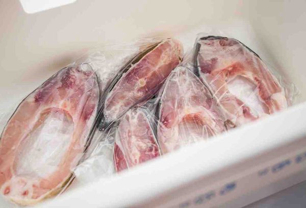 куски рыбы в пакетах