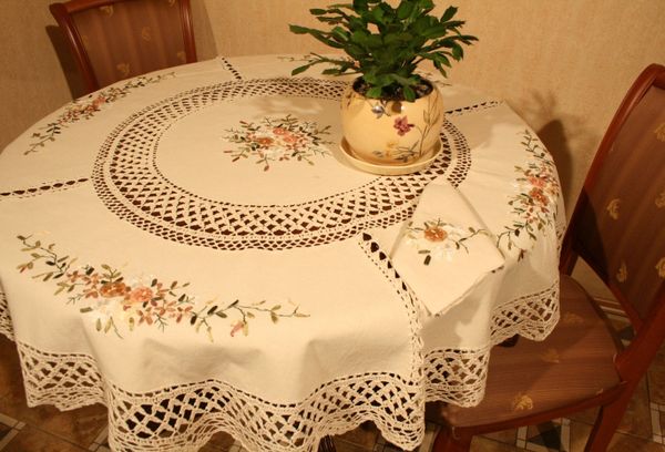 скатерть с кружевами