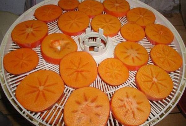 Хурма на лотке