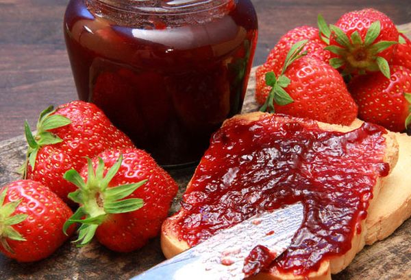 хлеб намазанный джемом