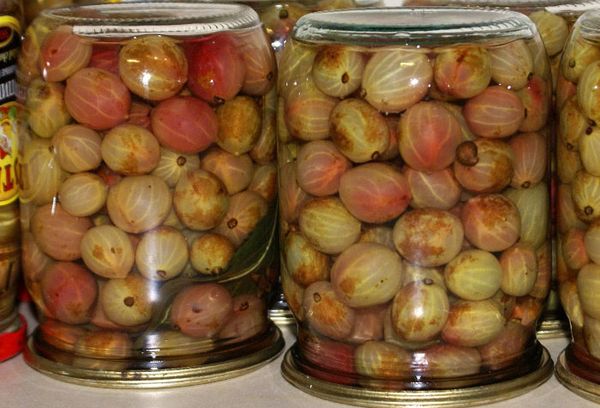 компот в поллитровых банках