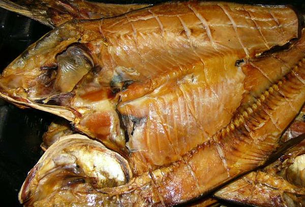 тушки копченой рыбы