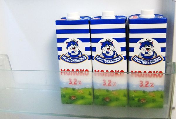 молоко в холодильнике