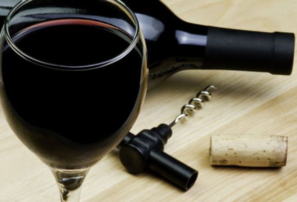 бокал красного вина