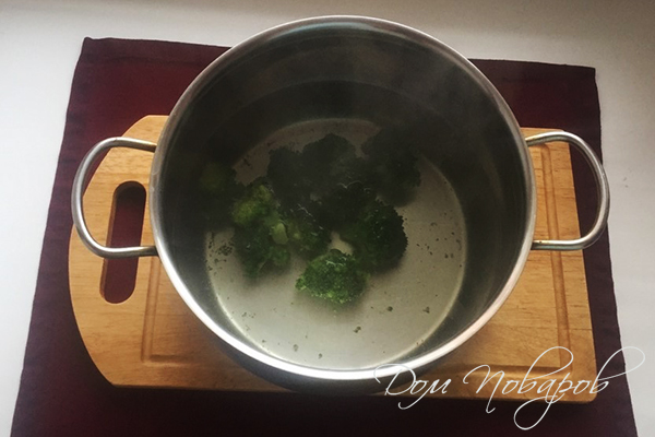 Отваренная брокколи