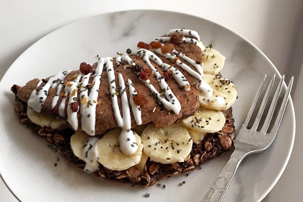 Шоколадный овсяноблин с бананом