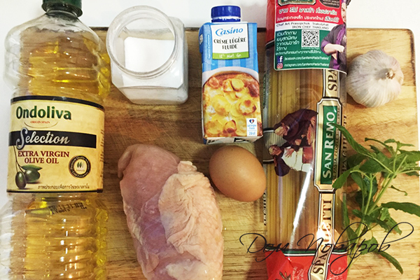Ингредиенты для пасты карбонара с курицей