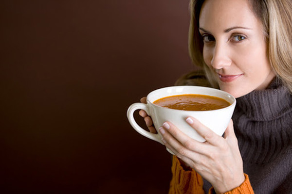 Девушка с супом