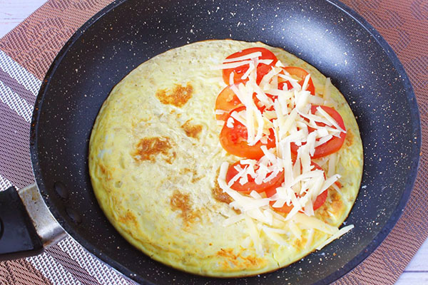 Овсяноблин с сыром и помидорами