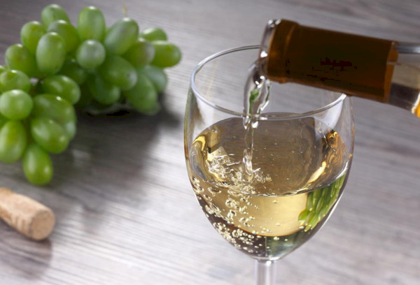 Белое сухое вино