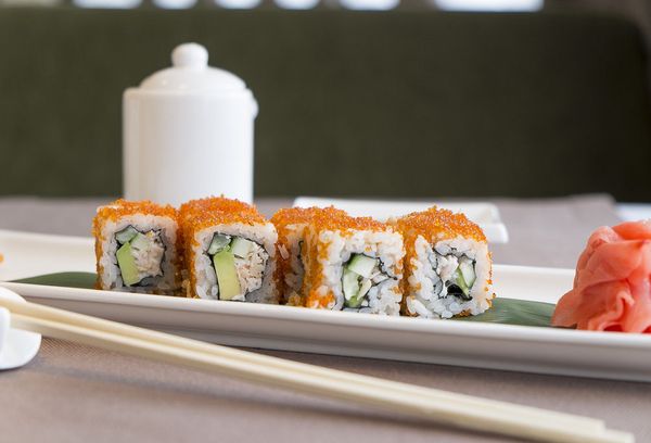 суши на тарелке