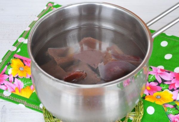 отваривание печенки в кастрюле