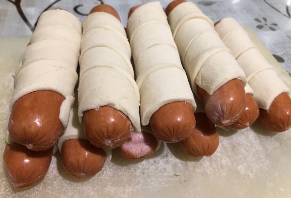 Приготовление сосисек в тесте в микроволновке