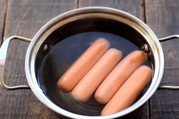 Сосиски в кастрюле
