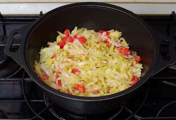 Чугунная кастрюля для тушения капусты