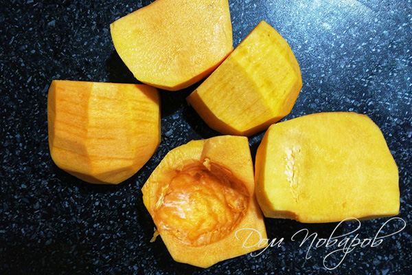 Очищенная и крупно порезанная тыква