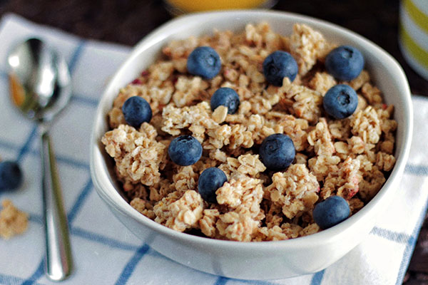 Зерновая каша с черникой